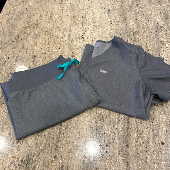 FIGS scrub SET, XXL in Graphite - Picture 2 of 6